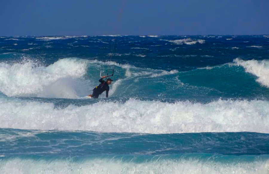 Wave kitesurfing