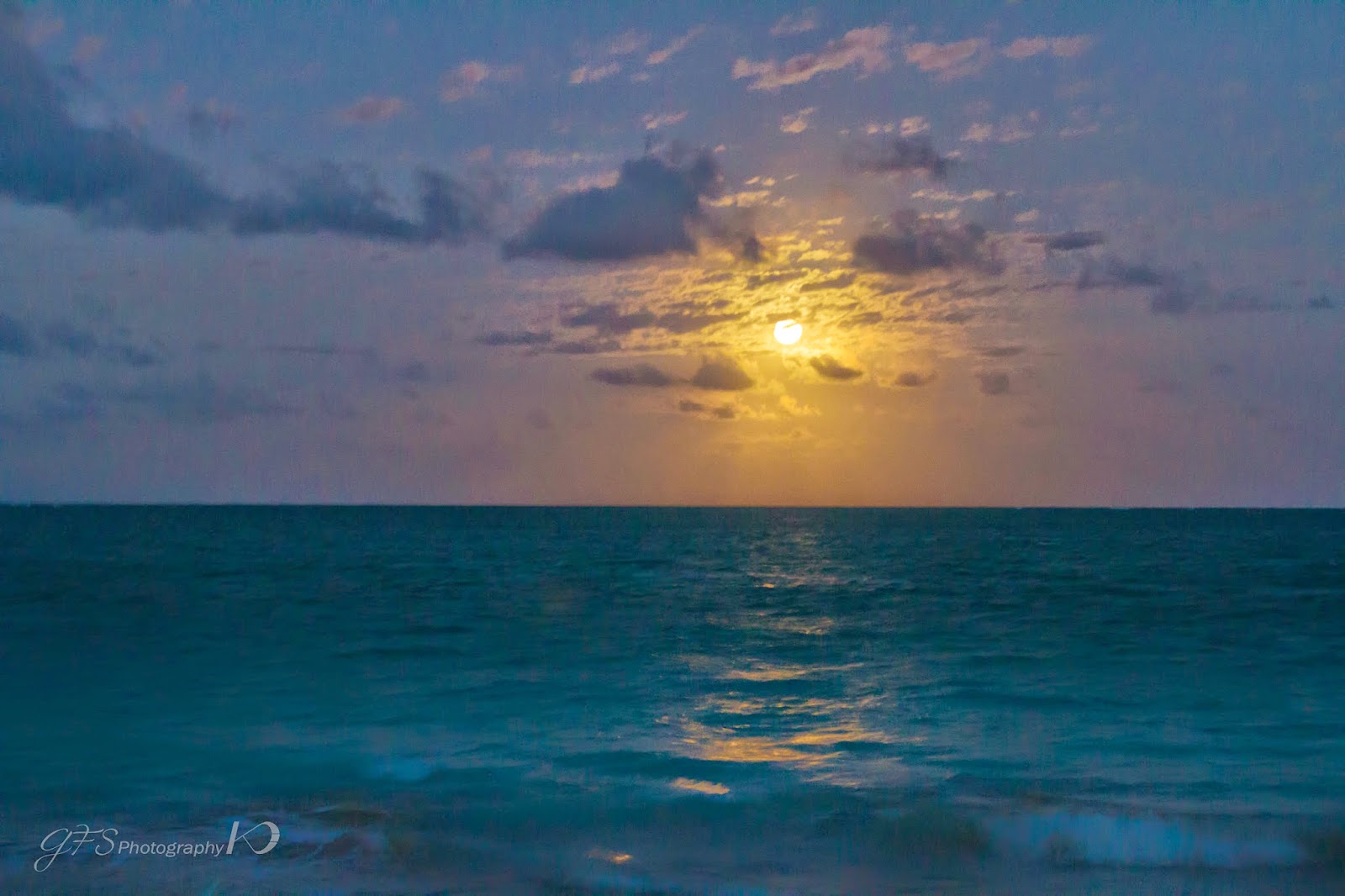 full moon kitesurfing