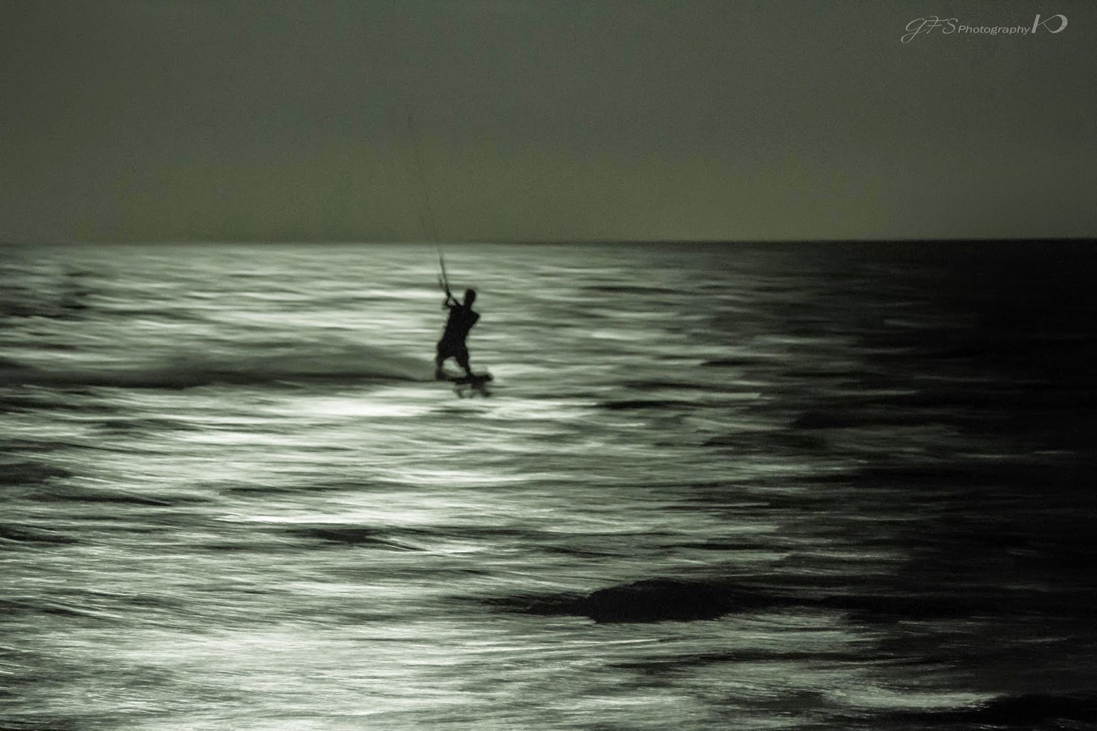 full moon kitesurfing - shadow kiters