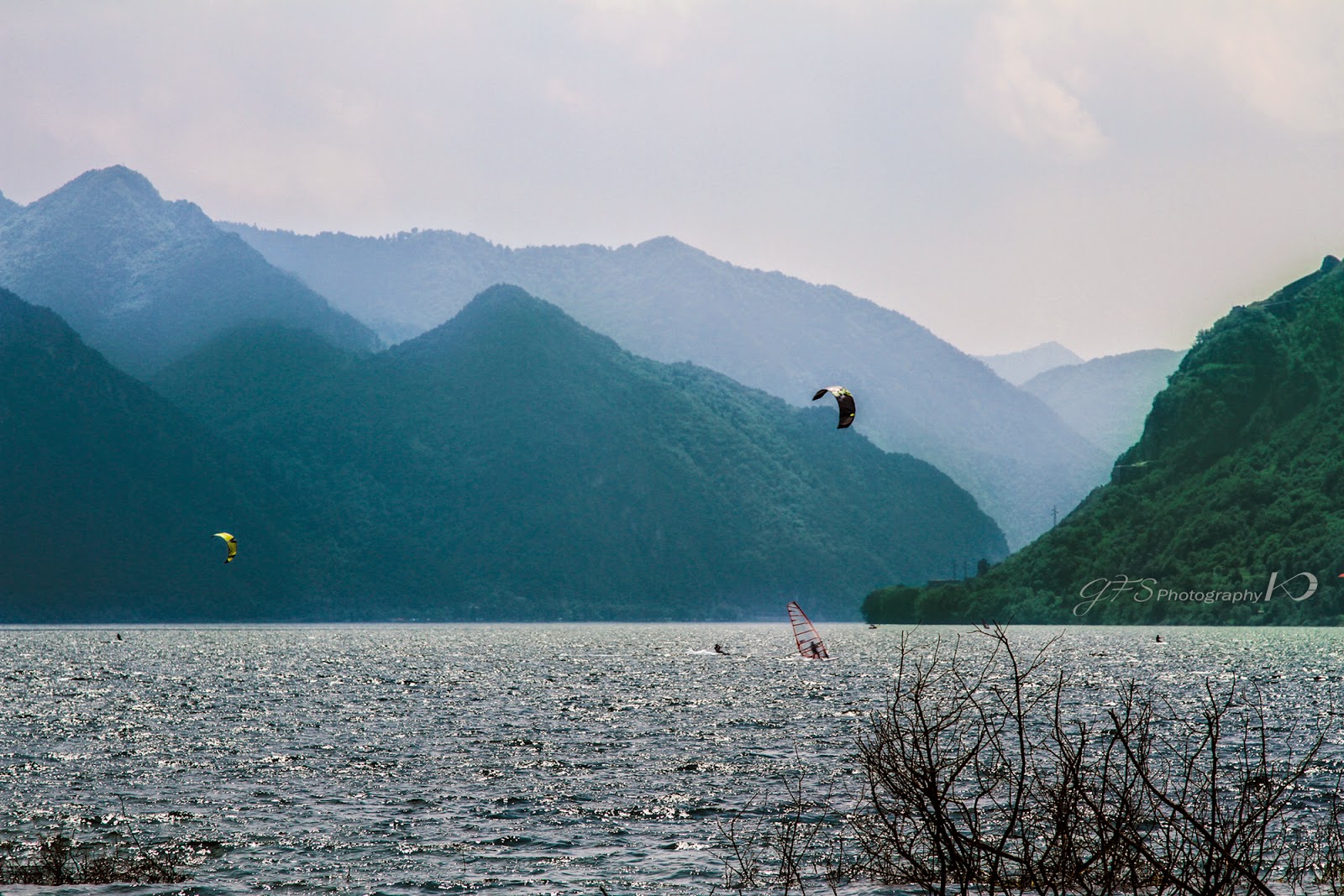 kitesurfing in Idro Lake