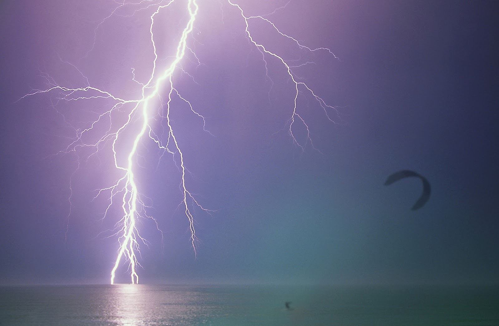 full moon kitesurfing