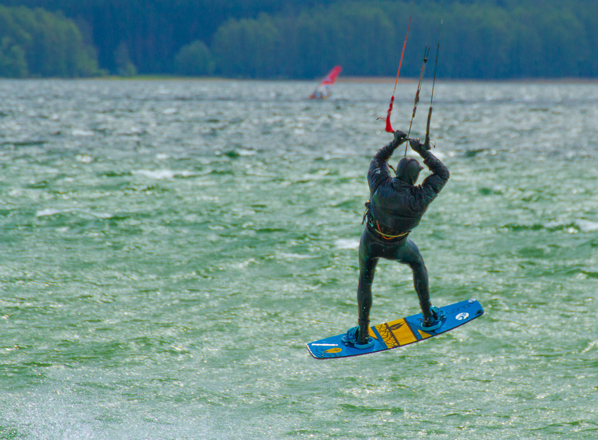 kitesurfing wetsuits for cold conditions