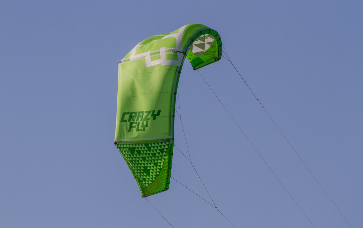 Kitesurf kite drift in gusty wind
