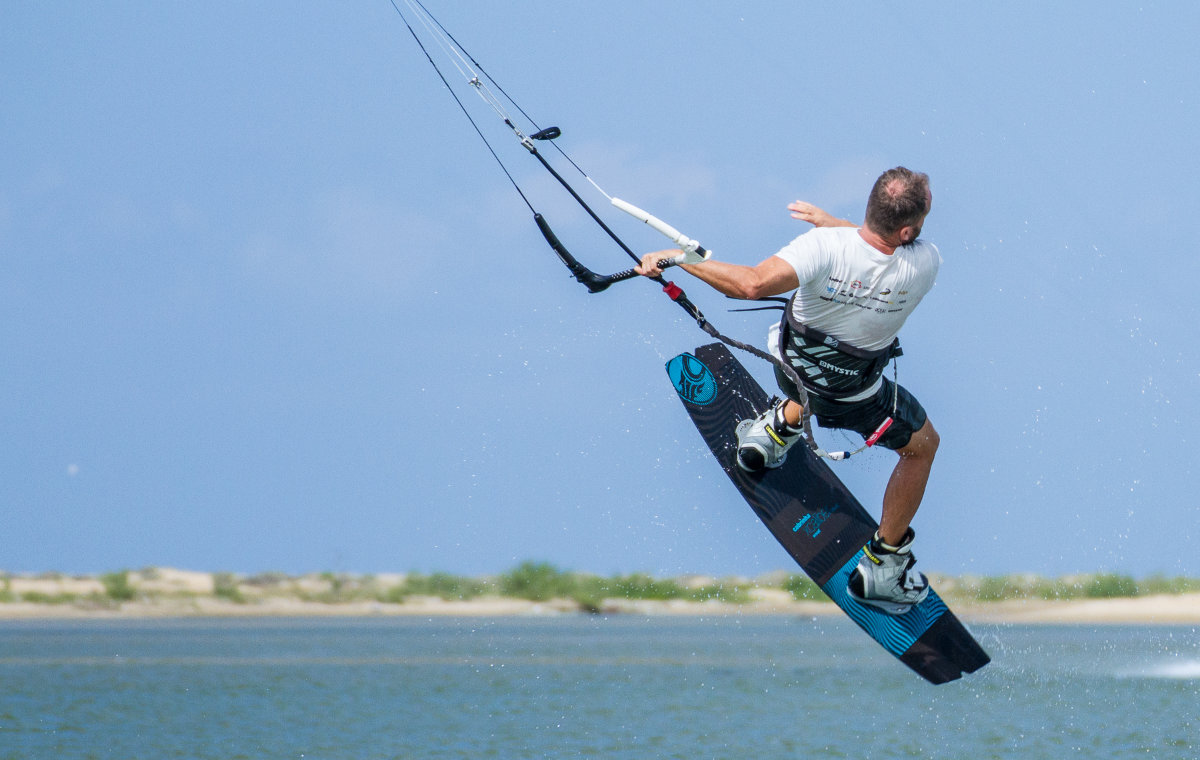 the importance of kite drift in unhooke frestyle - wakestyle