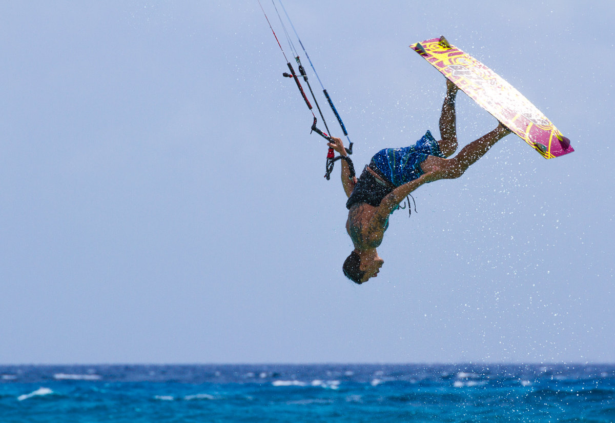 Kitesurfing handlepass