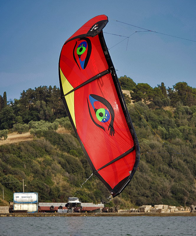 LES YEUX FLOTTANTES - Kite Art - kitesurf