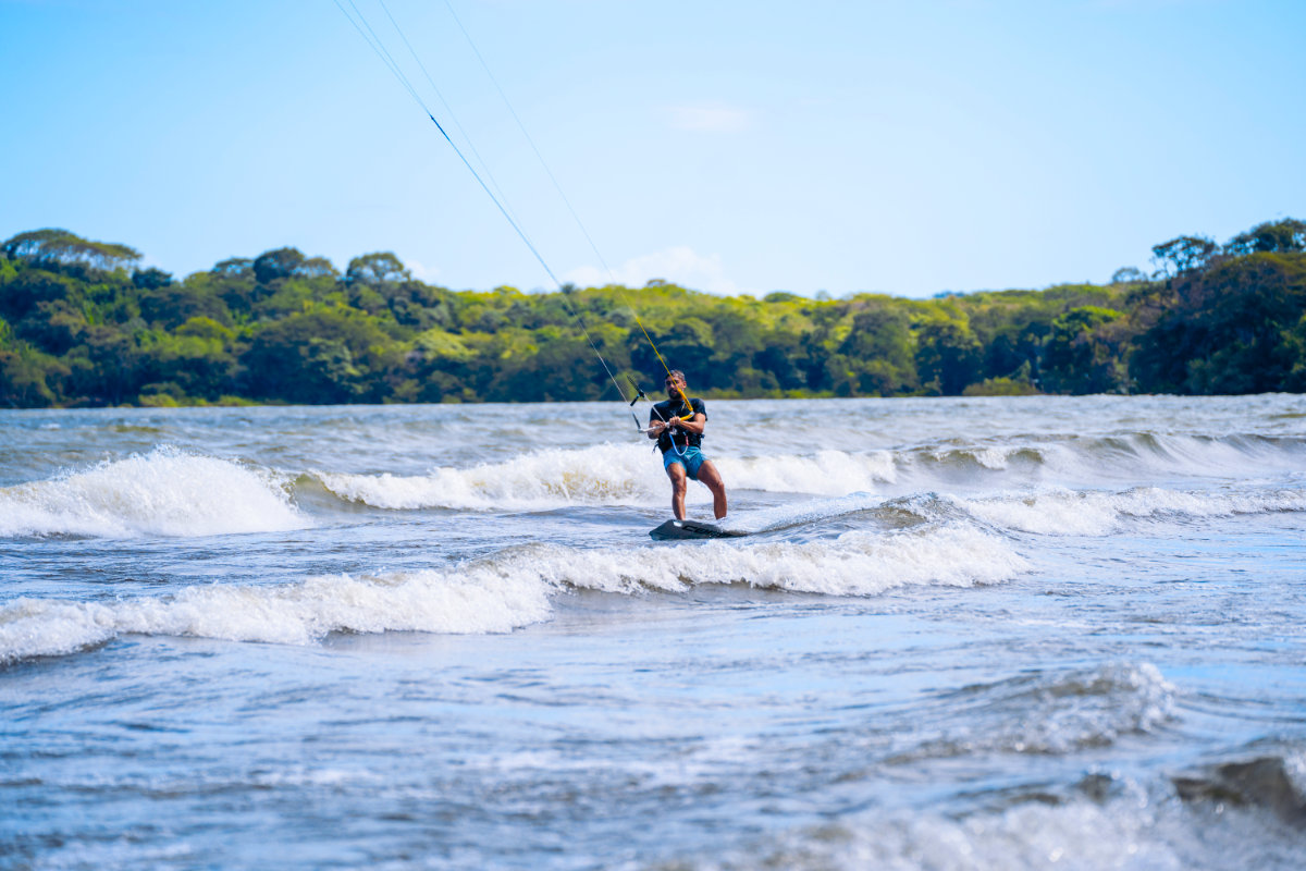 kitesurfing in Ometepe