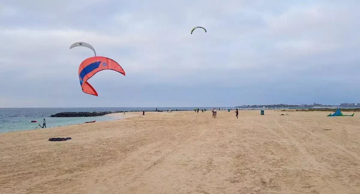Dubai kitesurfing