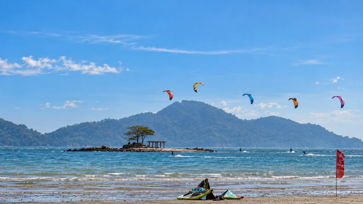 Silbatan kitesurfing