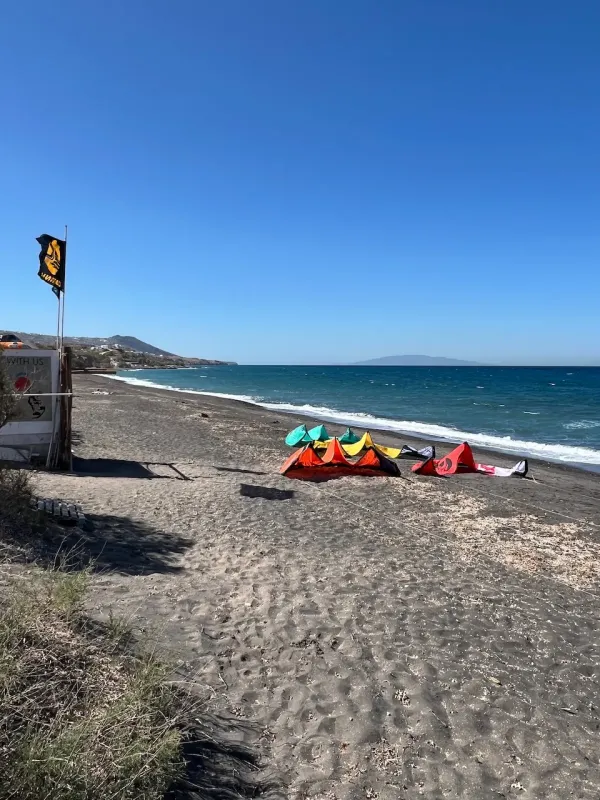 Monolithos, Santorini kitesurfing spot – intermediate wave water