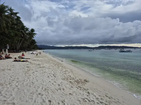 Boracay White Beach kitesurfing spot – intermediate chop water