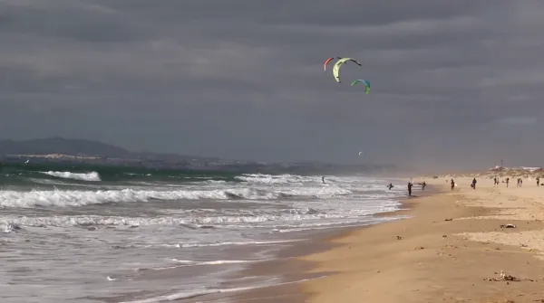 Costa de Caparica kitesurfing spot – beginner wave water