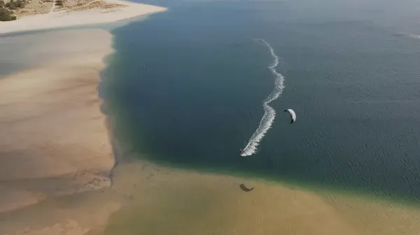 Albufeira Lagoon kitesurfing spot – beginner flat water