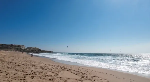 Praia do Guincho kitesurfing spot – intermediate wave water