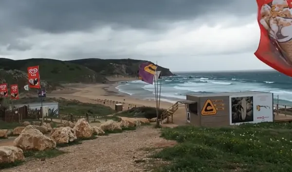 Praia do Amado kitesurfing spot – intermediate wave water