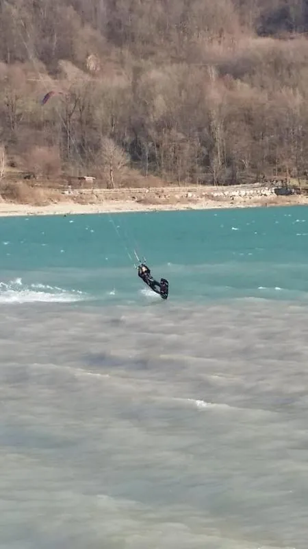 Lago di Santa Croce kitesurfing spot – intermediate chop water