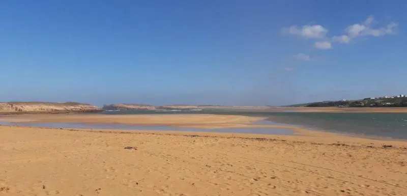 Oualidia Lagoon kitesurfing spot – beginner flat water