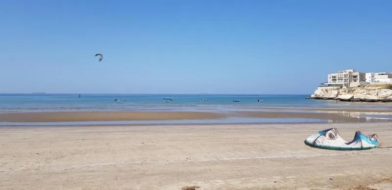 Qurum Beach Muscat kitesurfing spot – beginner chop water