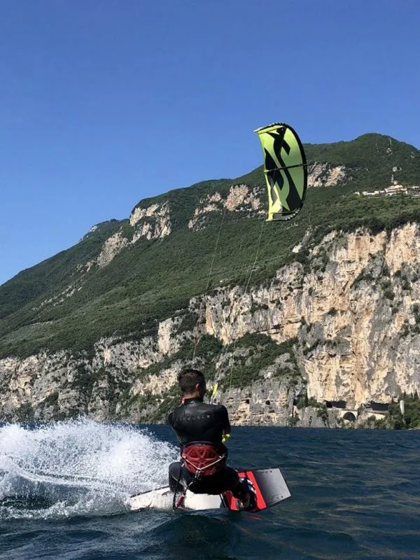 Campione del Garda kitesurfing spot – beginner chop water