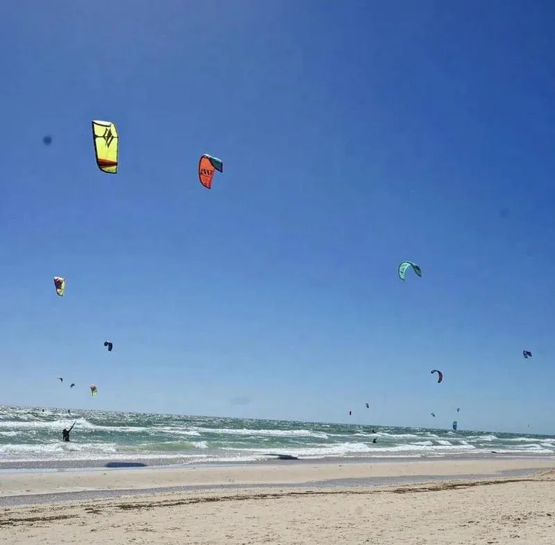 Largs Beach kitesurfing spot – beginner chop water