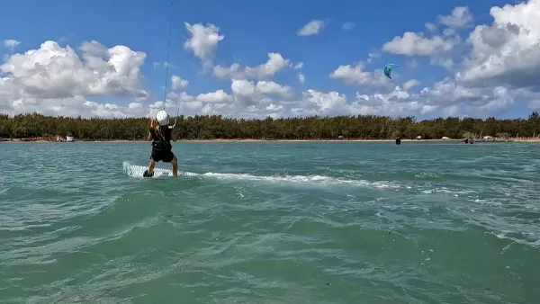 Anse la Raie Bay and Lagoon kitesurfing spot – beginner flat water