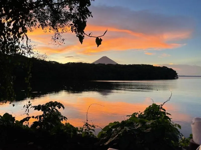 Ometepe - playa santa cruz kitesurfing spot – beginner chop water