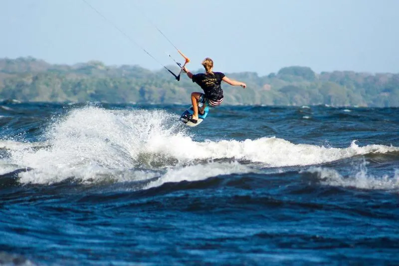 Ometepe - playa santa cruz kitesurfing spot – beginner chop water