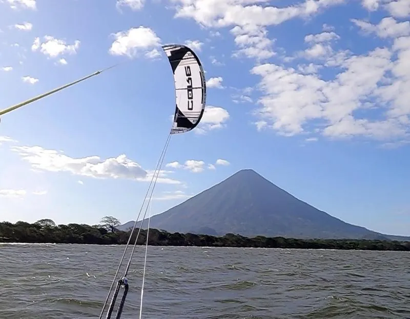 Ometepe - playa santa cruz kitesurfing spot – beginner chop water