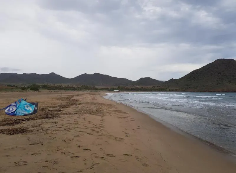 Los Genoveses kitesurfing spot – beginner chop water
