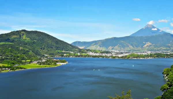 kitesurfing in Lago de Amatitlán