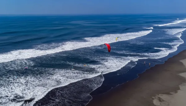 kitesurfing in Playa El Paredón