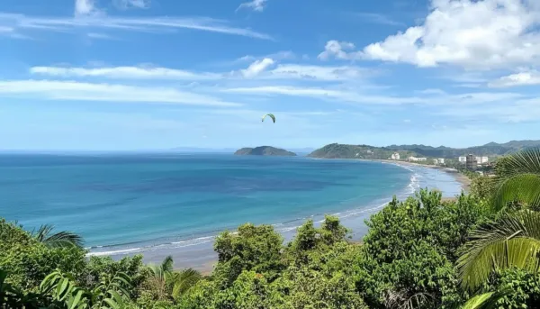 Kitesurfing in Jaco