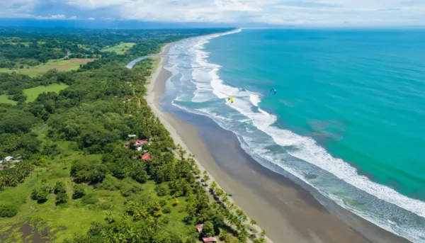 Kitesurfing in Esterillos