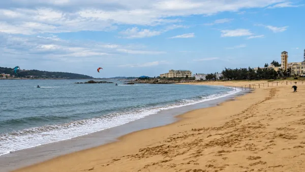 Kitesurfing in Shanwei Beach