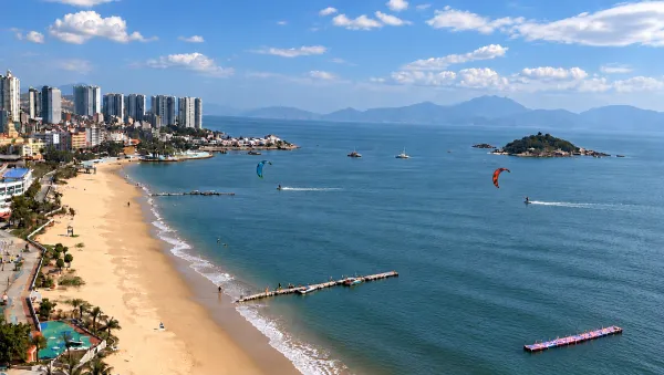 Kitesurfing in Xunliao Wan