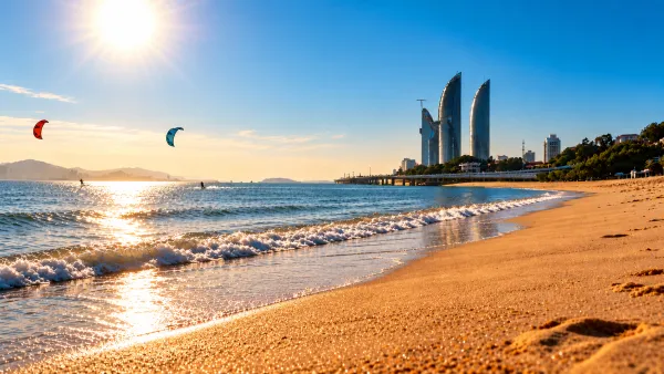 Kitesurfing in Xiamen Beach