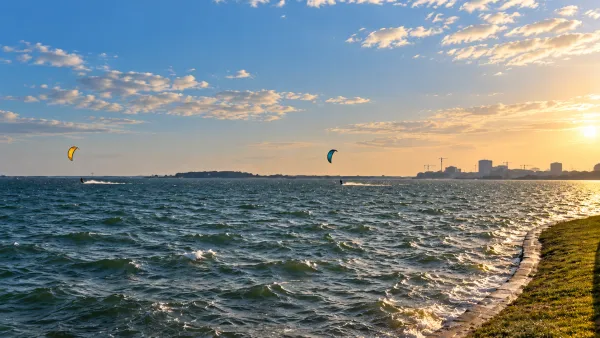Kitesurfing in DiShui