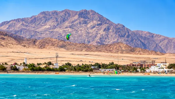 Kitesurfing in Zaafarana, Egypt