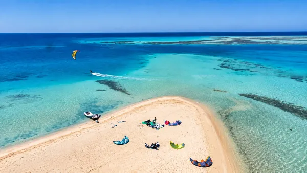 Kitesurfing in Tobia Island