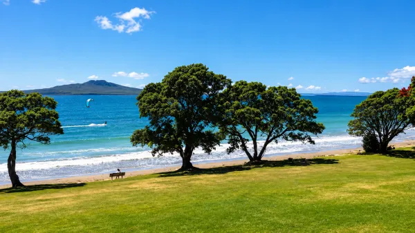 Kitesurfing in Takapuna Beach, New Zealand