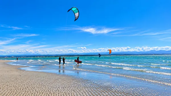 Kitesurfing in Tahunanui Beach, New Zealand