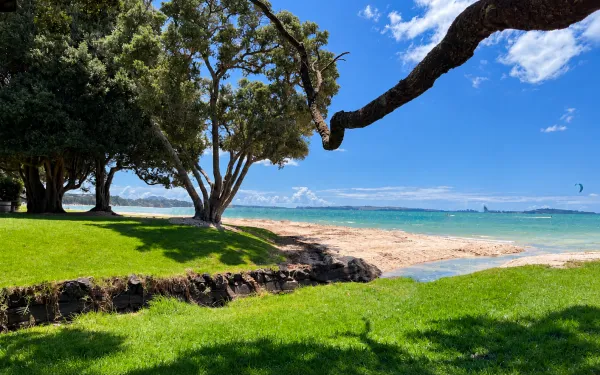 Kitesurfing in Eastern Beach