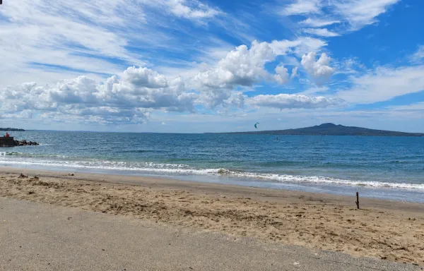 Kitesurfing in Mission Bay