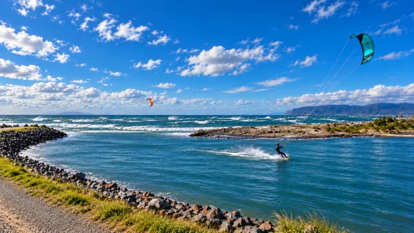 Kitesurfing in Wairau Bar