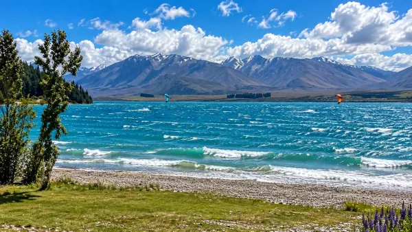 Kitesurfing in Lake Tekapo