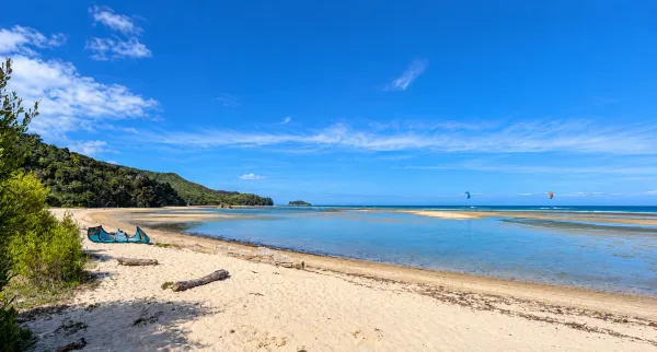 Kitesurfing in Marahau