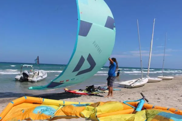 AK kite school in Alimini (Lecce), Italy