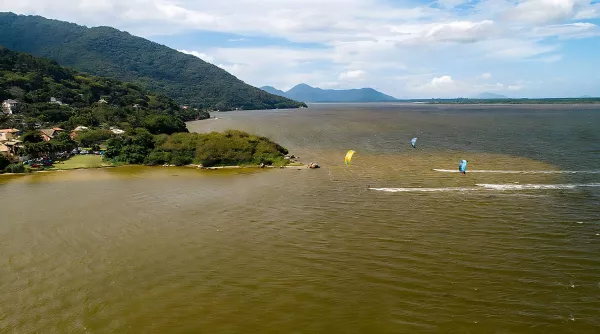 kitesurfing in Lagoa da Conceição