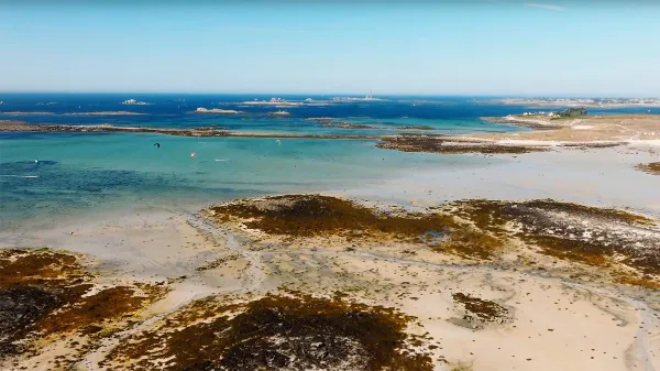 kitesurfing in Sainte-Marguerite, Landeda