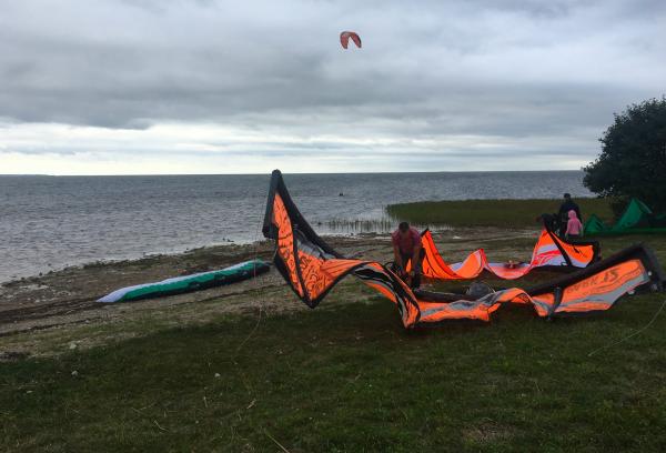 kitesurfing in Lomala-Kaugatoma
